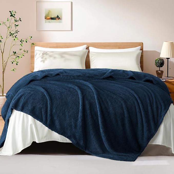 Exclusivo Mezcla Fleece King Size Bed Blanket, Ultra Soft, Lightweight and Fuzzy Navy Blue Blanket for Women, Home Decor, 90x104 Inches