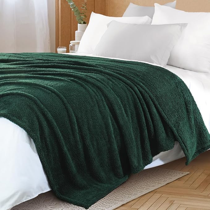 Exclusivo Mezcla Fleece King Size Bed Blanket, Ultra Soft, Lightweight and Fuzzy Forest Green Blanket for Women, Home Decor, 90x104 Inches