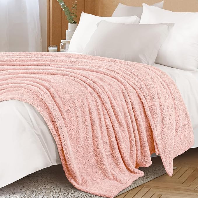 Exclusivo Mezcla Fleece Twin Size Bed Blanket, Ultra Soft, Lightweight and Fuzzy Light Pink Blanket for Women, Home Decor, 60x80 Inches