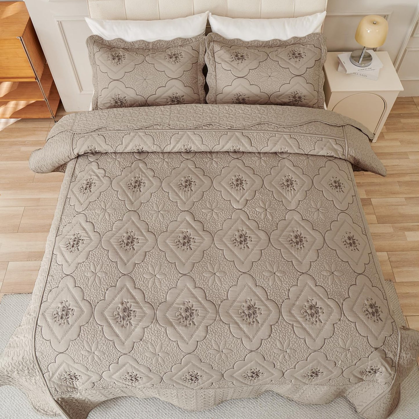 Cmfshape Floral Embroidery Quilt Set,3 Pieces King Quilt Bedding Set,Classic Diamond Pattern Quilts,Ultra Soft Lightweight Reversible Bedspread Coverlets for All Season(Taupe,102"x90")