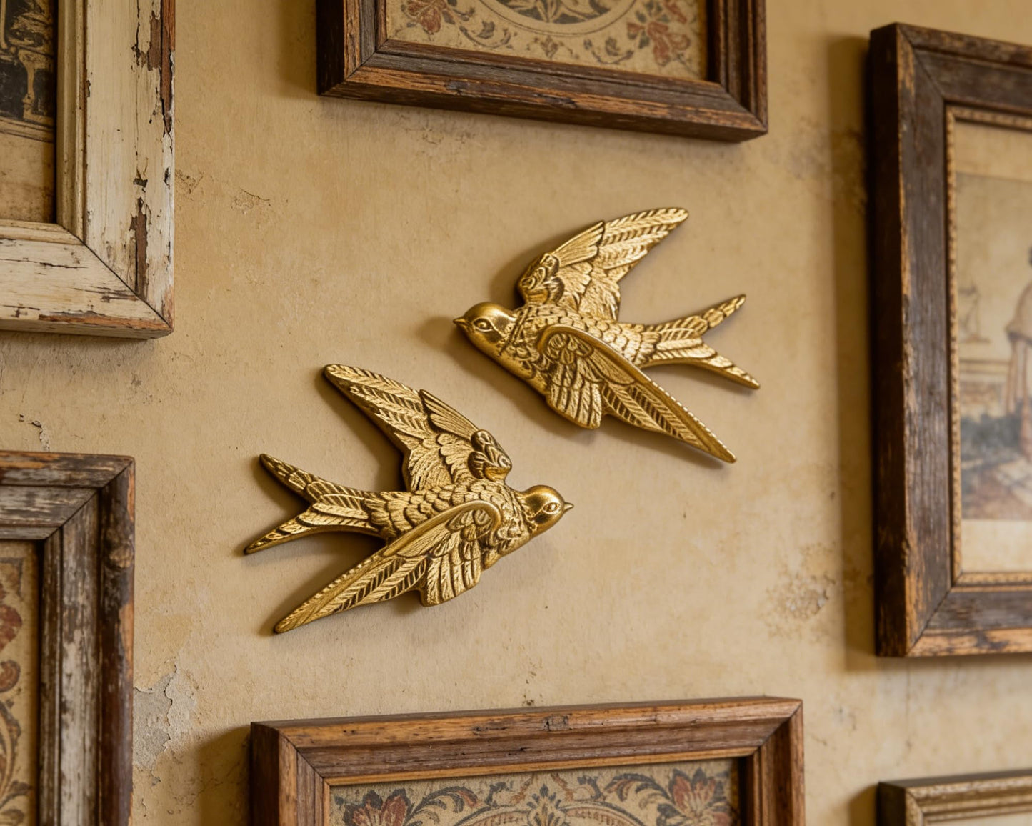 AMOIENSIS Bird Wall Sculpture Art, (Set of 2) 4¾ inch Resin Gold Bird 3D Sculpted Floating Hanging Wall Sculpture Decoration