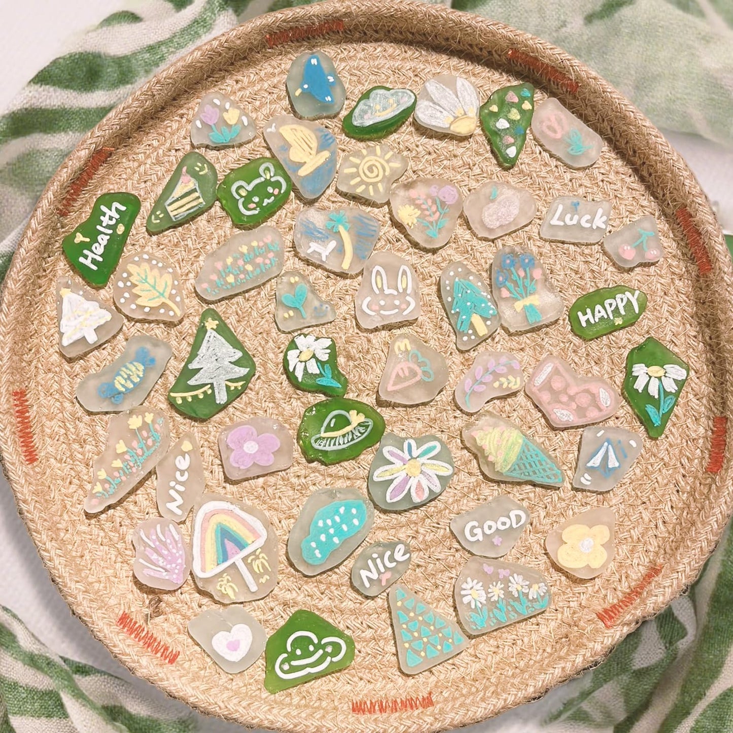 Tumbled Sea Glass 31oz - Frosted Crafting Gems for Christmas Tree Decor, Wreath DIY & Vase Filler | Beach Glass Pieces for Holiday Crafts and Home Décor(Dark Green)