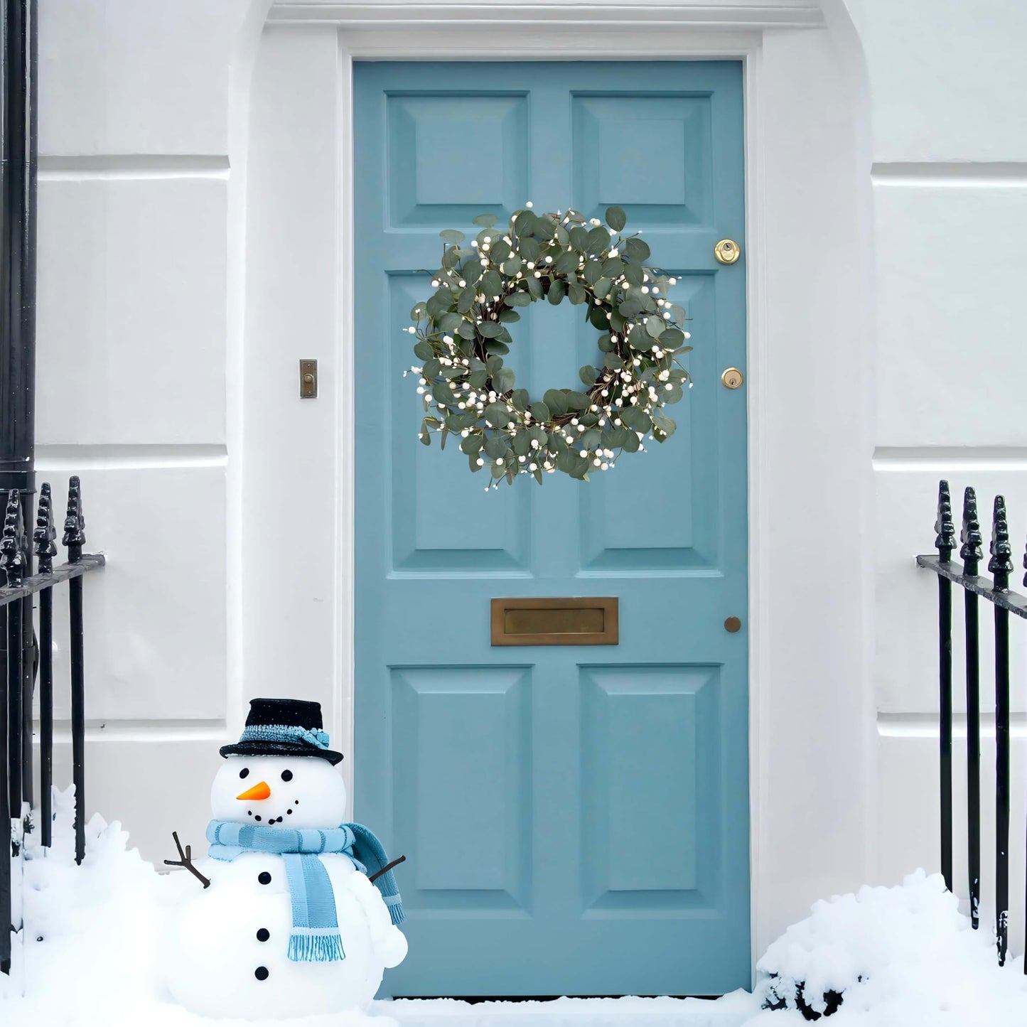 MAINGKAUNG Green Eucalyptus Wreath 22inch Greenery Wreaths for Front Door Artificial Winter Wreath with Green Eucalyptus Leaves White Berries for Winter Christmas Window Wall Indoor Holiday Decoration