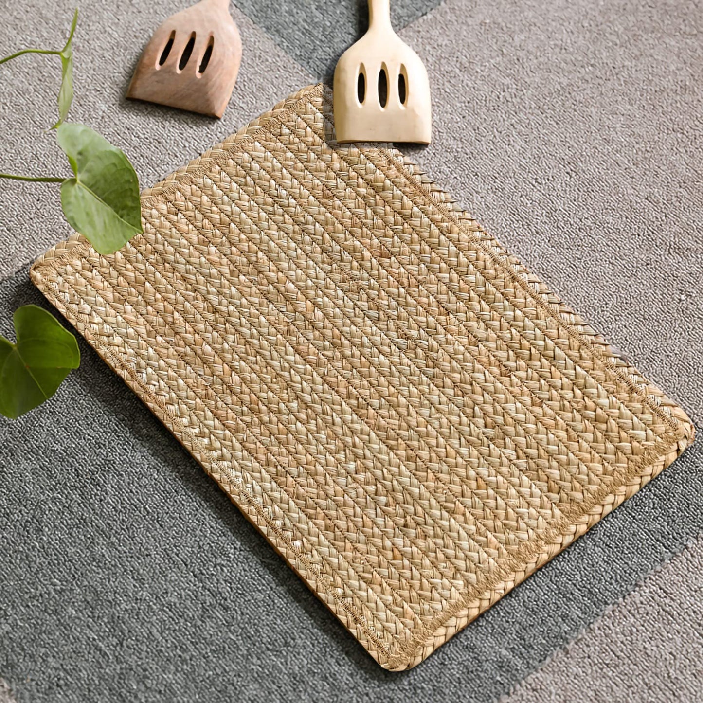 CY SISTERS Woven Placemats Set of 6 Rattan Placemats Rectangle Natural Placemats Wicker Heavy Braided Straw Placemat Farmhouse Square Plates Place mats for Indoor/Outdoor Patio Table 17.7'' X 11.8''