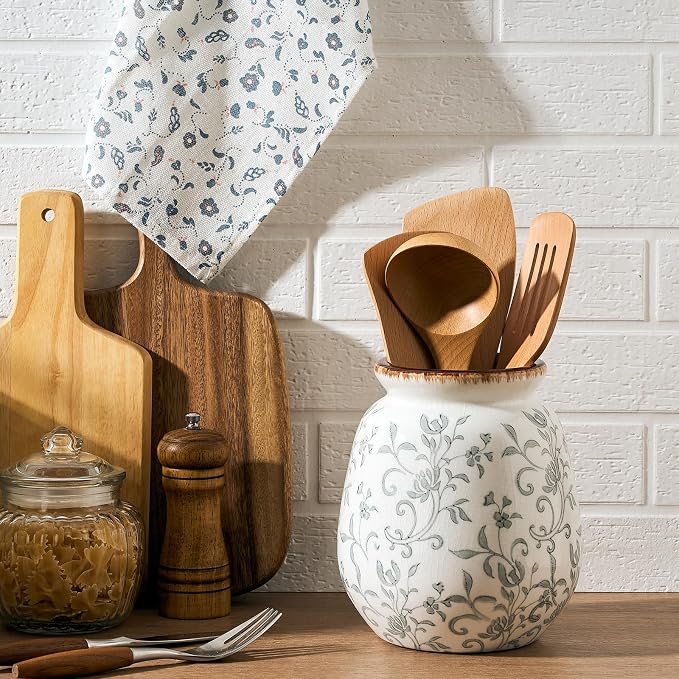 SIDUCAL Ceramic Vintage Pastoral Vase, 7.2 Inch Chinoiserie Floral Vase, Retro Ice Cracked Rustic Farmhouse Vases for Home Decor, Living Room, Bookshelf, Office, Tuscan Decor, Gray Floral