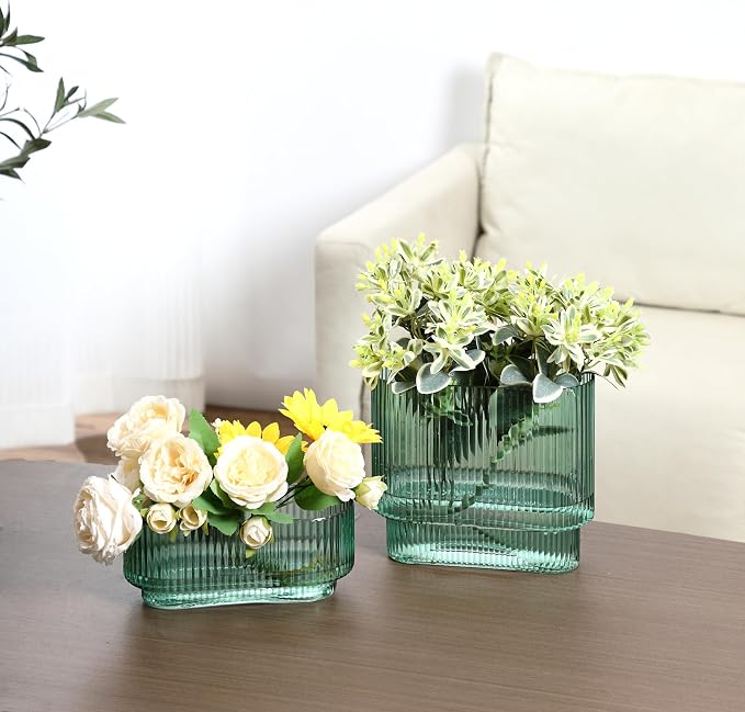 Short Glass Vases, Set of 2 Green Glass Vases for Tulips, Ribbed Vase for Flowers, Modern Small Vase for Living Room, Dining Room, Bathroom, Desk, Shelf, Wedding, Office
