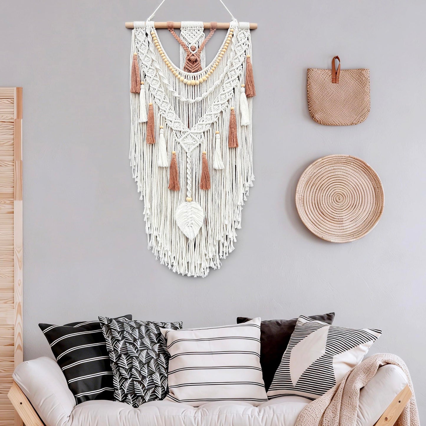 MEIZHIANDME Macrame Wall Hanging, Boho Woven Tapestry Wall Decor, Chic Bohemian Handmade Leaf Feather Wall Art Decorations for Bedroom Living Room Apartment Wedding Party (Leaf & Wood Bead)