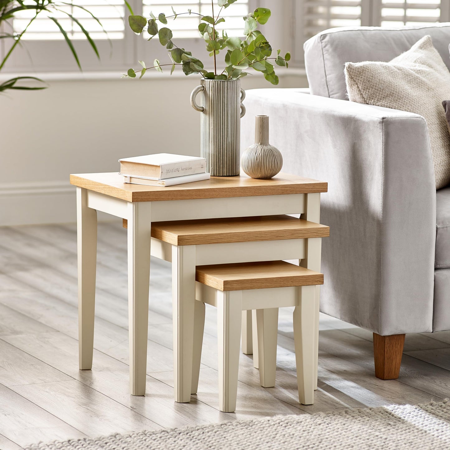 Furniturebox UK Set of 3 Wooden Nesting Tables - Eden Solid Wood Nested Tables - Pale Oak Veneer Tops Cream Legs - Modern Farmhouse Traditional Living Room Furniture - Solid Rubberwood