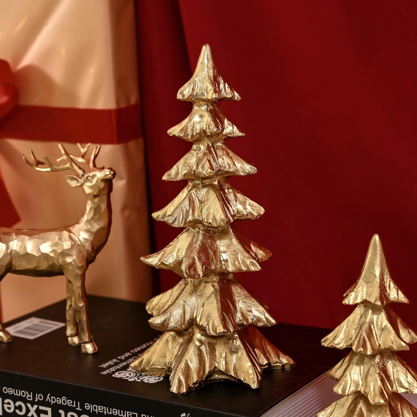 FESTGLOX Gold Christmas Tree Figurines, Small Resin Christmas Trees Home Decor, Tabletop Tree Set of 2, Decorative Xmas Trees for Christmas Decorations Indoor Mantle Centerpieces