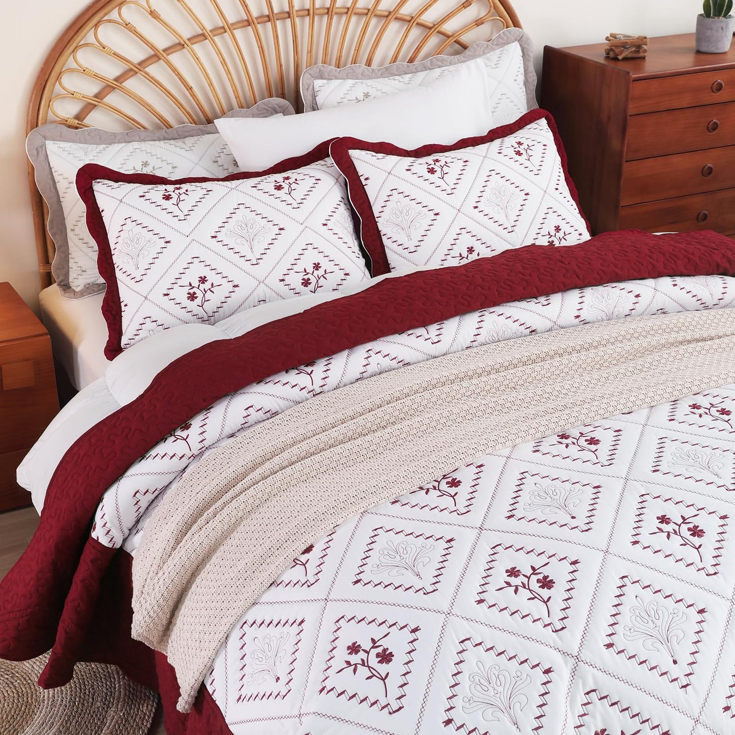 Cmfshape Floral Embroidery Quilt Set,3 Pieces Oversized King Quilt Bedding Set,Classic Diamond Pattern Quilts,Ultra Soft Lightweight Reversible Bedspread Coverlets for All Season(Burgundy,120"x120")