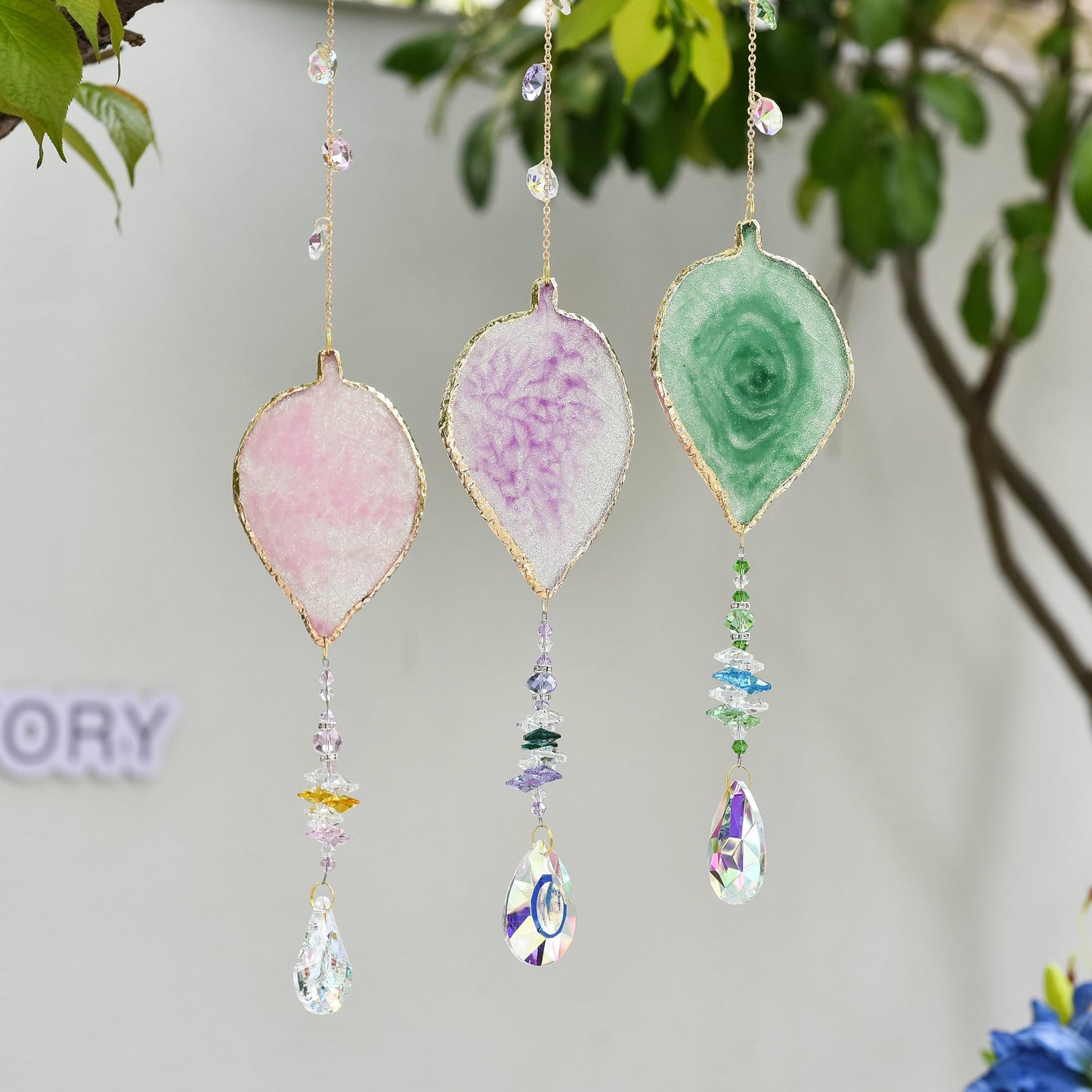 Hanging Crystal Suncatcher, Sun Catchers Indoor Window, Leaf-Shaped Crystal Hanging Ornament, Hanging Crystals for Decoration, Birthday Gift (Purple)