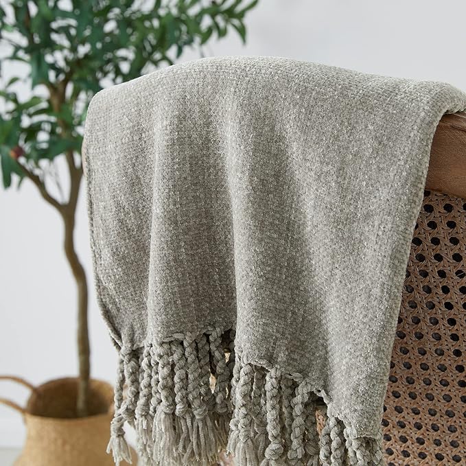 BOURINA Chenille Fluffy Throw Blanket with Decorative Fringe for Couch Cover Sofa Chair Blanket（50×60 Inches） Grey