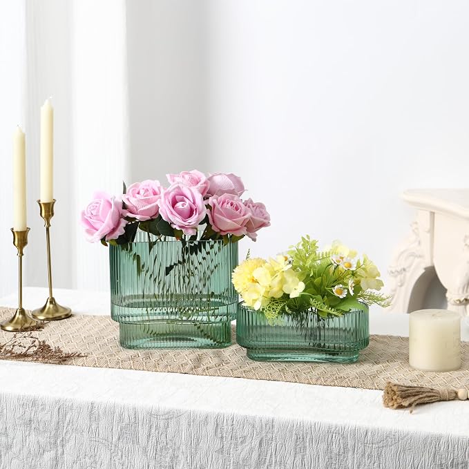 Short Glass Vases, Set of 2 Green Glass Vases for Tulips, Ribbed Vase for Flowers, Modern Small Vase for Living Room, Dining Room, Bathroom, Desk, Shelf, Wedding, Office