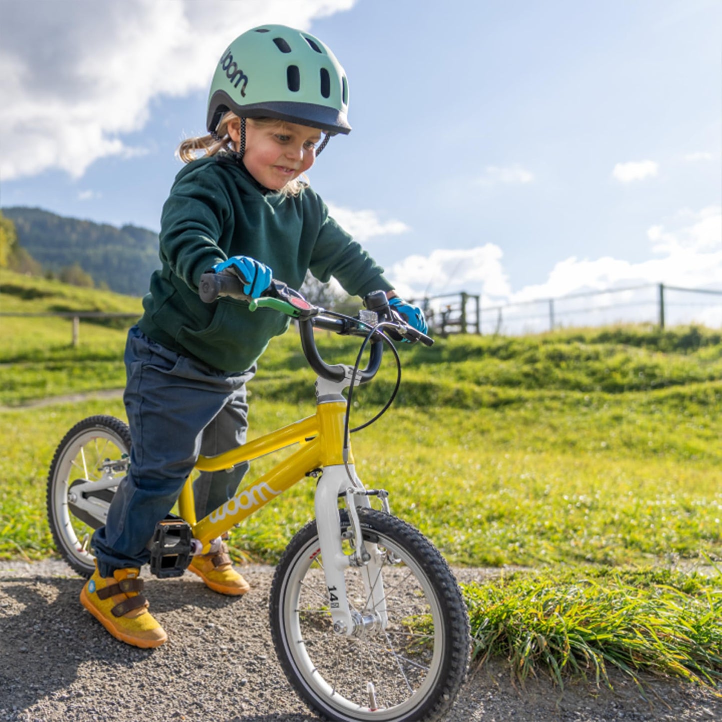 woom GO 2 Bicycle for Children 3 to 4.5 Years Old, 14-Inch Lightweight Bike with Handbrake, Steering Limiter & Chainguard for Boys & Girls - Powder Pink