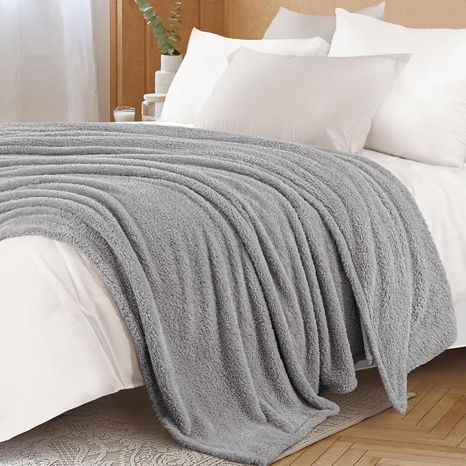 Exclusivo Mezcla Fleece Twin Size Bed Blanket, Ultra Soft, Lightweight and Fuzzy Light Grey Blanket for Women, Home Decor, 60x80 Inches