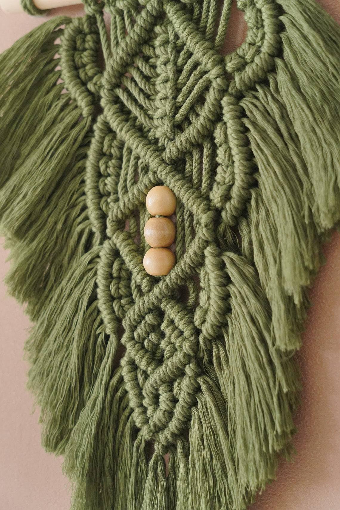 Boho Macrame Wall Hanging Leaves,Green Woven Leaf Tapestry,Tapestry Bohemian Chic Wall Décor, Feather Walls Hanging Boho Decor for Dorm Home Bedroom Western Room Decoration Gift for Women