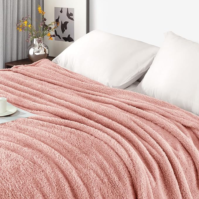 Exclusivo Mezcla Fleece Bed Blankets Queen Size, Ultra Soft, Lightweight and Fuzzy Dusty Pink Blanket for Women, Home Decor, 90x90 Inches