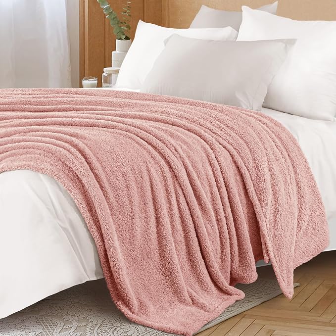 Exclusivo Mezcla Fleece King Size Bed Blanket, Ultra Soft, Lightweight and Fuzzy Dusty Pink Blanket for Women, Home Decor, 90x104 Inches