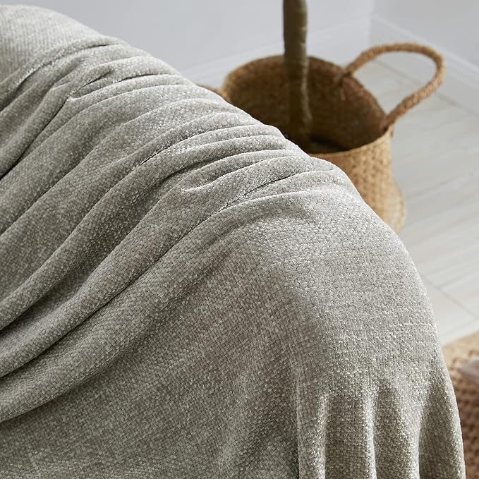 BOURINA Chenille Fluffy Throw Blanket with Decorative Fringe for Couch Cover Sofa Chair Blanket（50×60 Inches） Grey