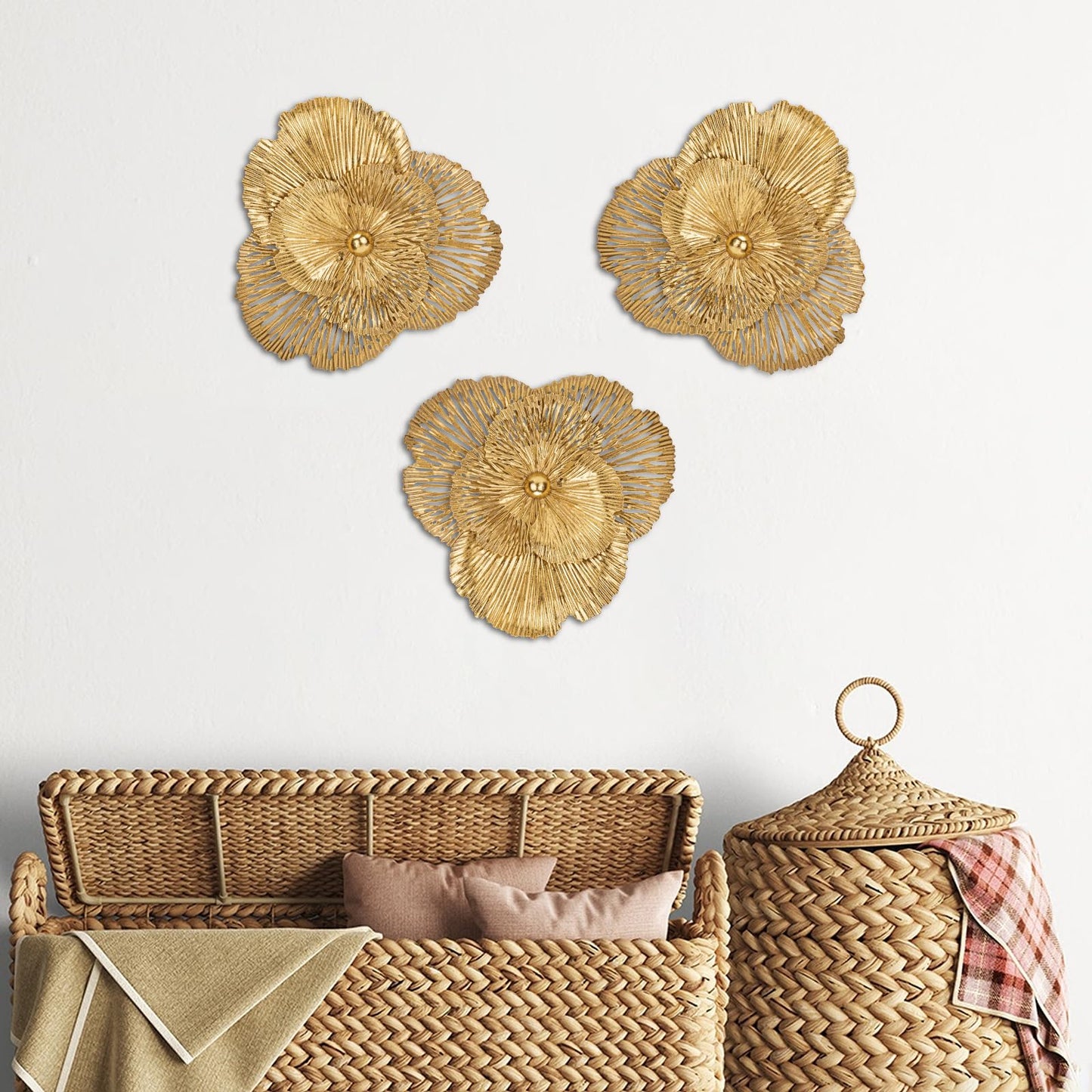 DILATATA 3 Pcs Metal Flower Wall Art Set 10 Inch Rustic Modern Floral Sculpture 3D Metal Flower Wall Hanging Accent for Indoor Living Room Bedroom Kitchen Bathroom Garden Patio Decor - Gold