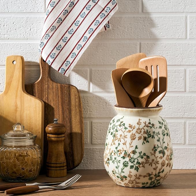 SIDUCAL Ceramic Vintage Pastoral Vase, 7.2 Inch Chinoiserie Floral Vase, Retro Ice Cracked Rustic Farmhouse Vases for Home Decor, Living Room, Bookshelf, Office, Tuscan Decor, Green and Beige