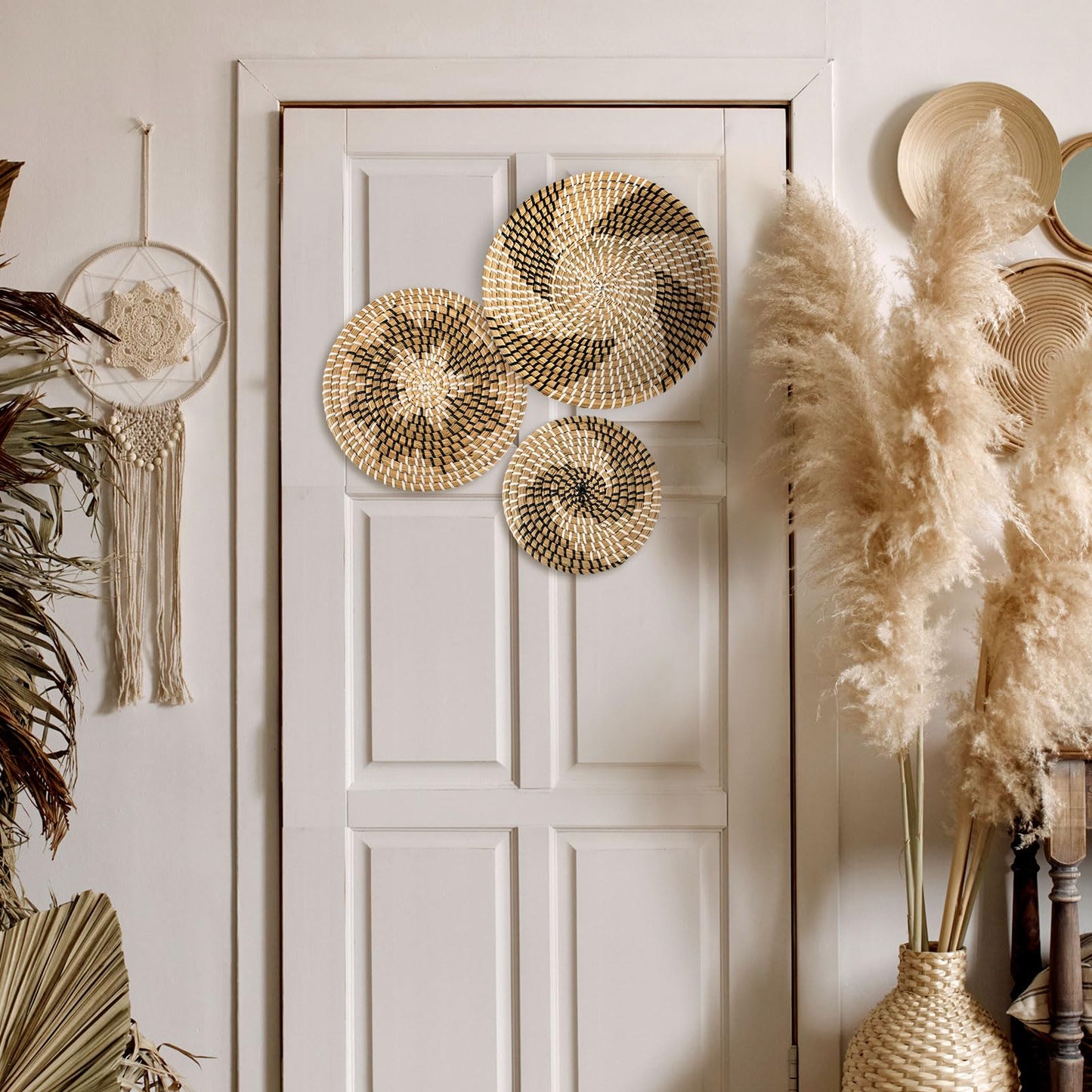 Glenmal 3 Pcs Boho Wall Basket Decor Decorative Bulrush Woven Basket Wall Decor Art Farmhouse Handmade Hanging Baskets with African Design for Living Room Display Table Settings Kitchen Home(Classic)