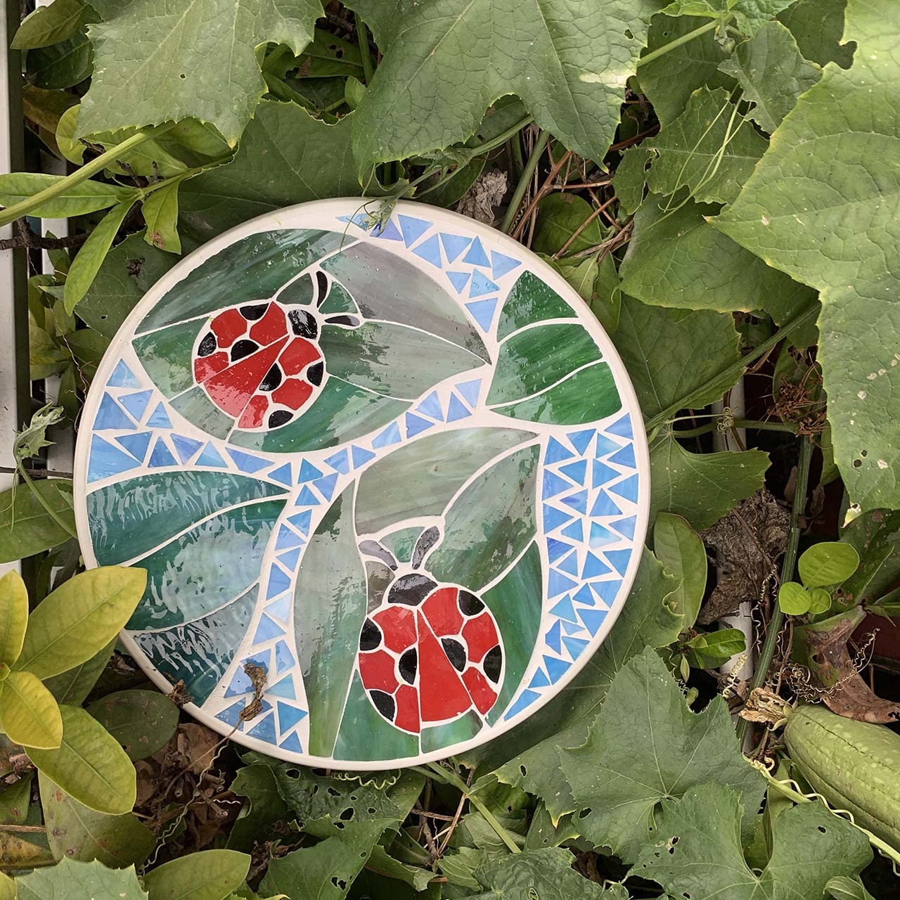 Bieye MSS001 Tiffany Style Stained Glass Mosaic Decorative Stepping Stone for Garden Decor (12" Round, Ladybug)