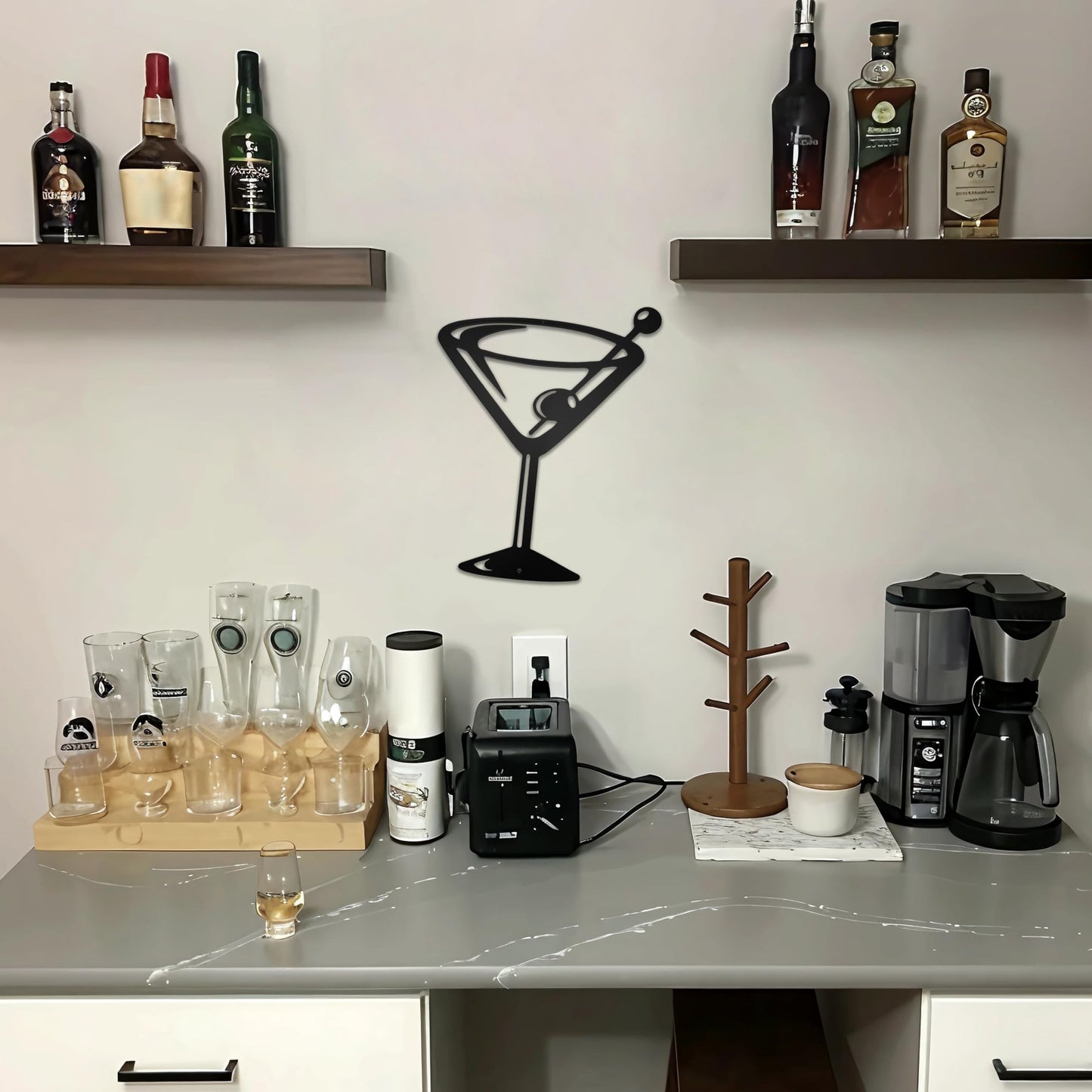 AWISBI Metal Martini Glass Decor, Bar Cart Bourbon Wall Art, Beer Gin Decor For Home Bar, Man Cave, Cafe Pub, Kitchen, Gifts For Alcohol Lovers, Husband, Men Or Boyfriend