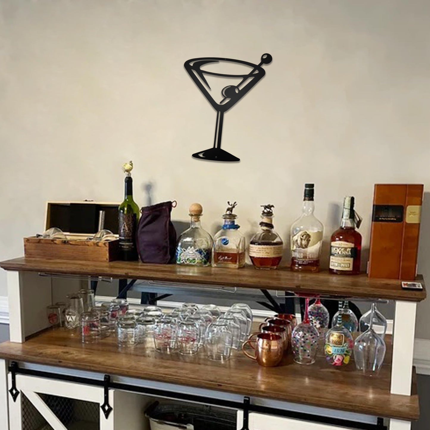 AWISBI Metal Martini Glass Decor, Bar Cart Bourbon Wall Art, Beer Gin Decor For Home Bar, Man Cave, Cafe Pub, Kitchen, Gifts For Alcohol Lovers, Husband, Men Or Boyfriend