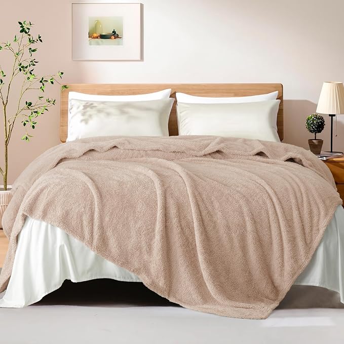 Exclusivo Mezcla Fleece King Size Bed Blanket, Ultra Soft, Lightweight and Fuzzy Camel Blanket for Women, Home Decor, 90x104 Inches