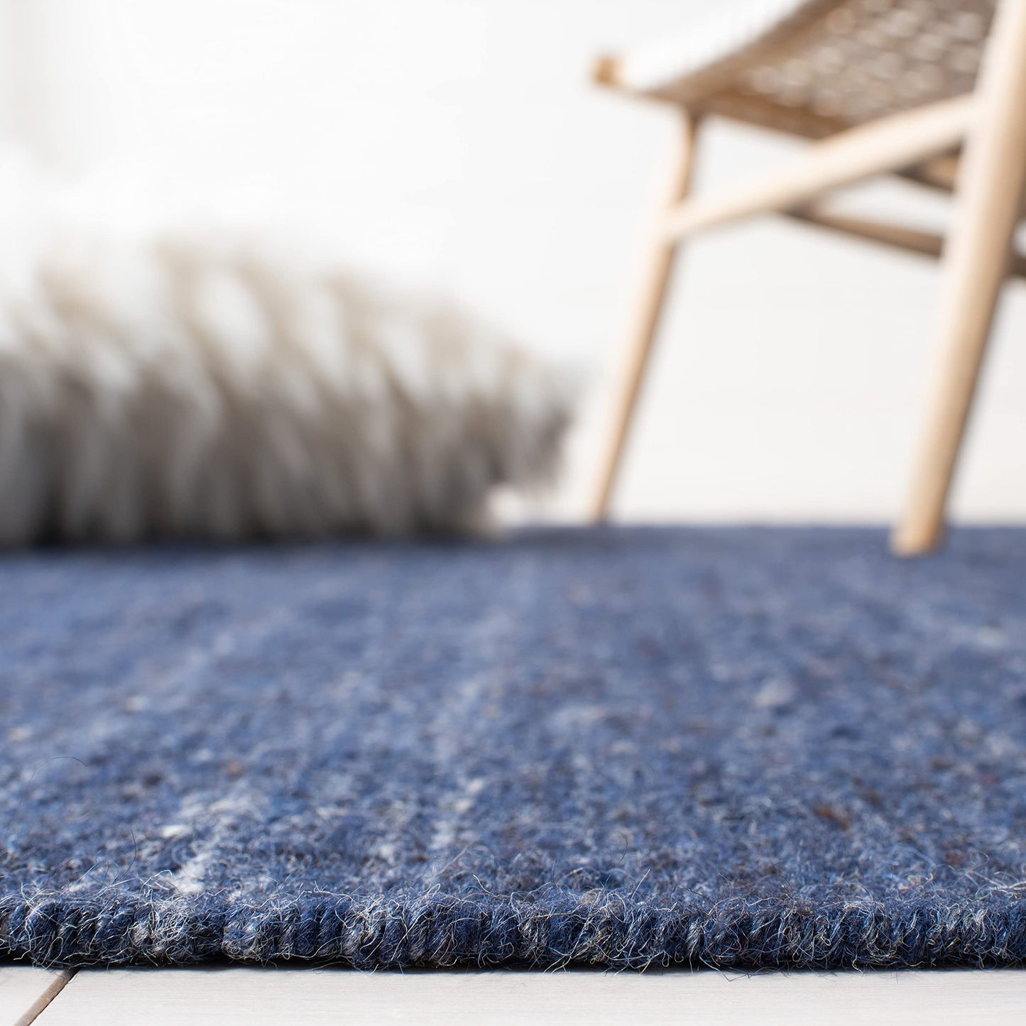 SAFAVIEH Kilim Collection Area Rug - 5' x 8', Navy & Blue, Handmade Wool, Ideal for High Traffic Areas in Living Room, Bedroom (KLM551N)