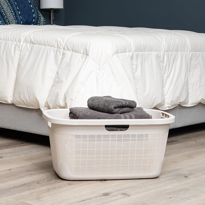 Mind Reader 40L Laundry Basket, Linen Design Clothes Hamper, Plastic Storage Bin with Handles, Ivory