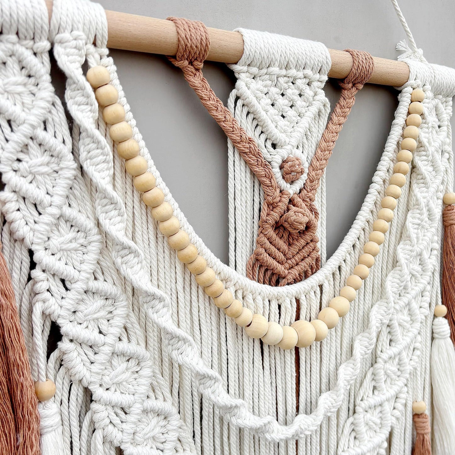 MEIZHIANDME Macrame Wall Hanging, Boho Woven Tapestry Wall Decor, Chic Bohemian Handmade Leaf Feather Wall Art Decorations for Bedroom Living Room Apartment Wedding Party (Leaf & Wood Bead)