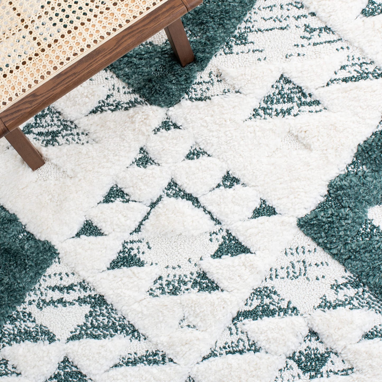 SAFAVIEH Area Rug 8x10 - Moroccan Tassel Shag Collection - Large - Green & Ivory, Non-Shedding & Easy to Clean, Plush High-Low Texture, Ideal for Living Room, Bedroom, Dining Space (MTS688Y)