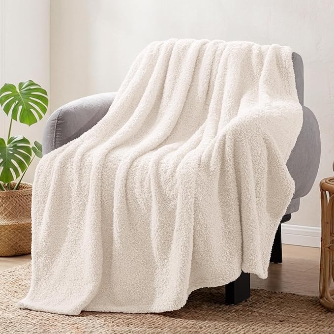Exclusivo Mezcla Fleece White Throw Blanket for Couch Sofa, Ultra Soft, Lightweight and Fluffy Blankets for Women, All Season, 50x60 Inches