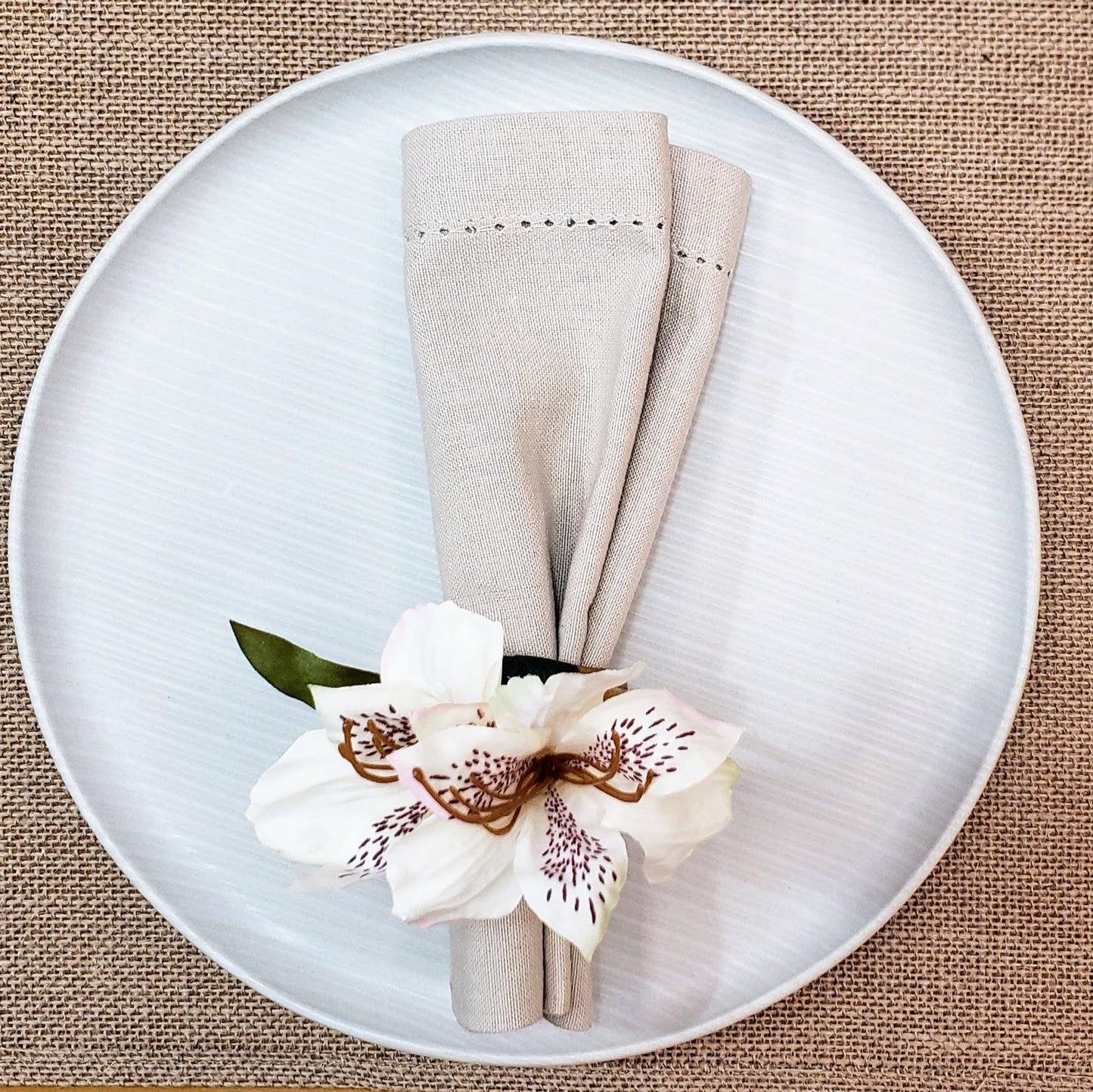 Maison Charlo Set of 4 White Astromelia Napkin Rings | Perfect for Mother's Day, Valentine's, Weddings, Banquets, Christmas, Birthdays, and Thanksgiving