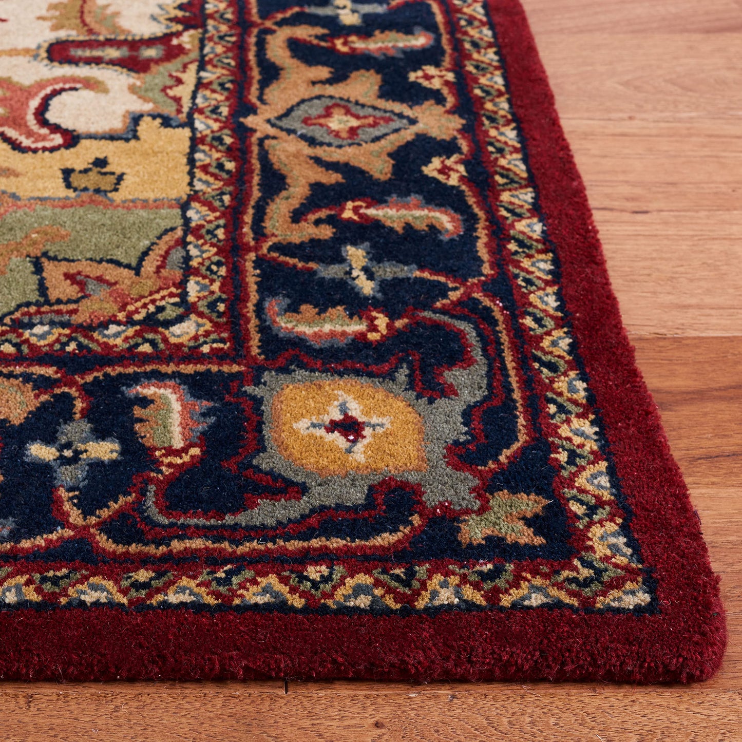 SAFAVIEH Area Rug 5x8 - Heritage Collection - Red, Handmade Wool, Traditional Oriental Medallion Design, Ideal for Living Room, Bedroom, Dining Space (HG625A)