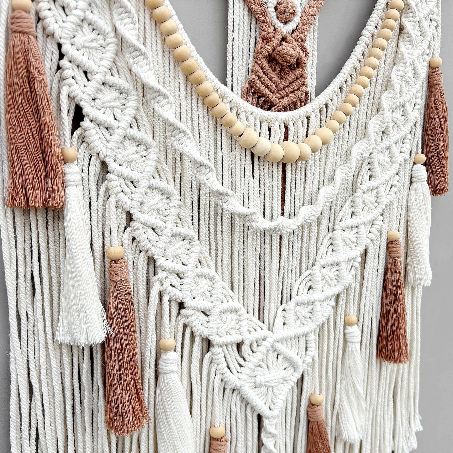 MEIZHIANDME Macrame Wall Hanging, Boho Woven Tapestry Wall Decor, Chic Bohemian Handmade Leaf Feather Wall Art Decorations for Bedroom Living Room Apartment Wedding Party (Leaf & Wood Bead)