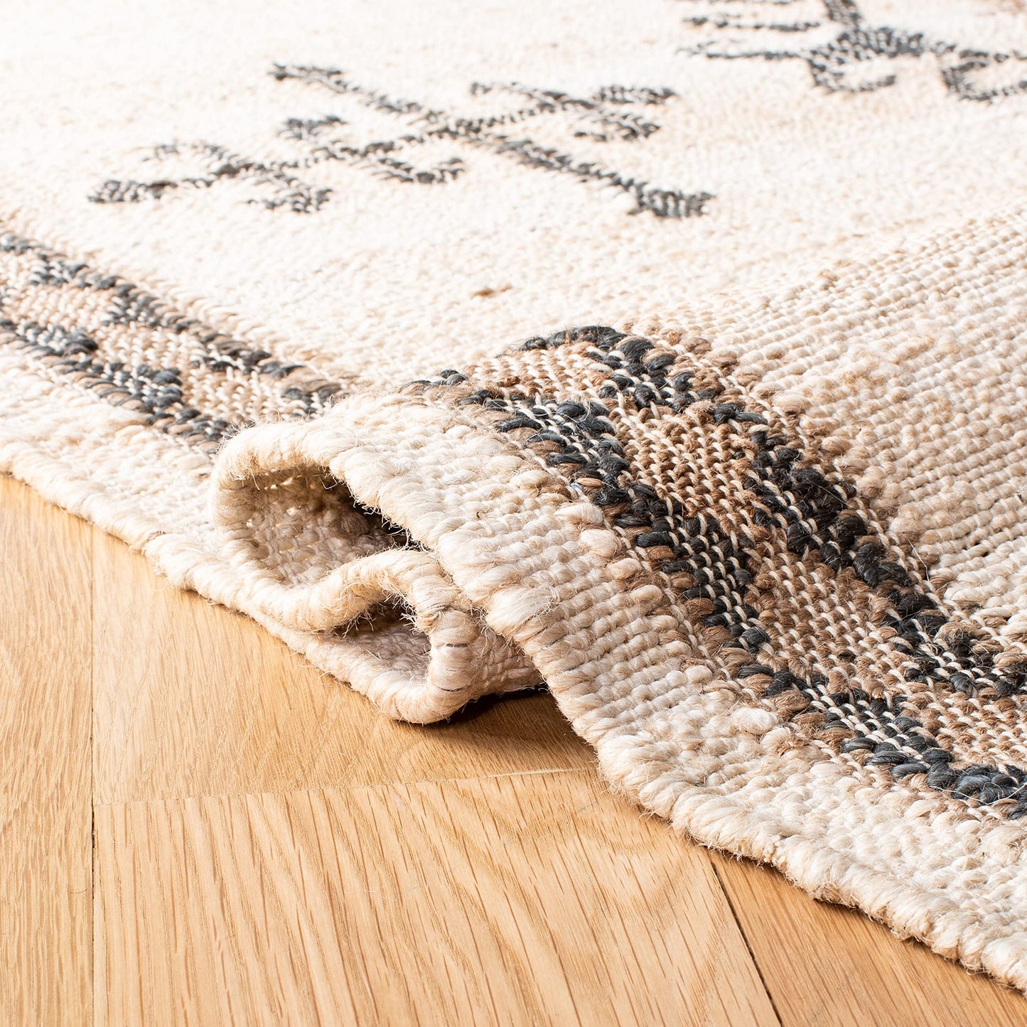 SAFAVIEH Kilim Collection Accent Rug - 2' x 3', Ivory & Black, Handmade Flat Weave Jute, Ideal for High Traffic Areas in Entryway, Living Room, Bedroom (KLM762A)