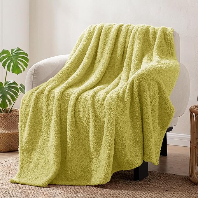 Exclusivo Mezcla Fleece Light Green Throw Blanket for Couch Sofa, Ultra Soft, Lightweight and Fluffy Blankets for Women, All Season, 50x60 Inches