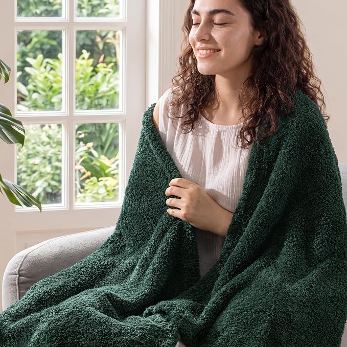 Exclusivo Mezcla Fleece Bed Blankets Queen Size, Ultra Soft, Lightweight and Fuzzy Forest Green Blanket for Women, Home Decor, 90x90 Inches