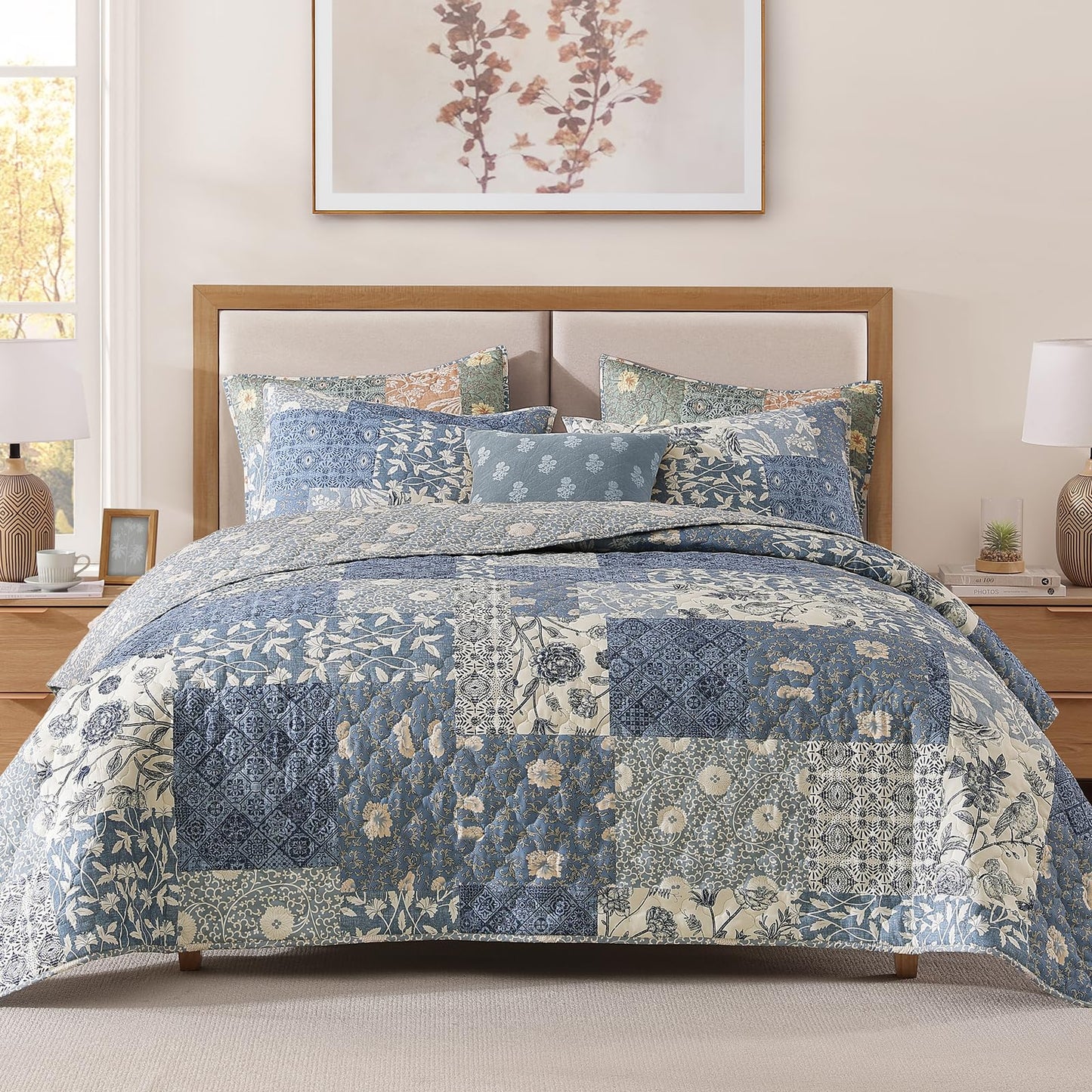CASAAGUSTO Queen Quilt Set - 3 Pieces Patchwork Blue Quilt Bedding Set, Lightweight Queen Bedspread Coverlet, Reversible Floral Bed Cover for All Seasons (90"x94", 1 Quilt + 2 Pillow Shams)