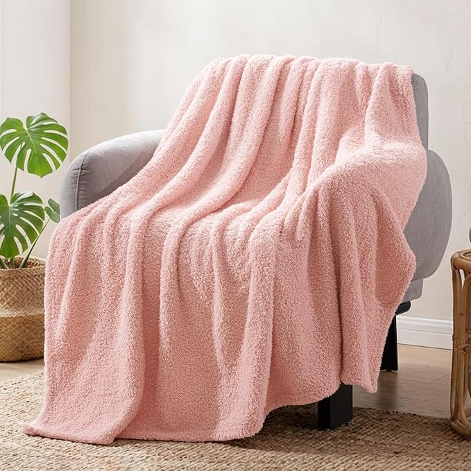 Exclusivo Mezcla Fleece Light Pink Throw Blanket for Couch Sofa, Ultra Soft, Lightweight and Fluffy Blankets for Women, All Season, 50x60 Inches