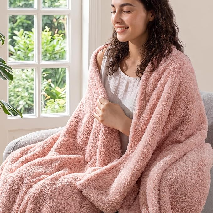 Exclusivo Mezcla Fleece King Size Bed Blanket, Ultra Soft, Lightweight and Fuzzy Dusty Pink Blanket for Women, Home Decor, 90x104 Inches