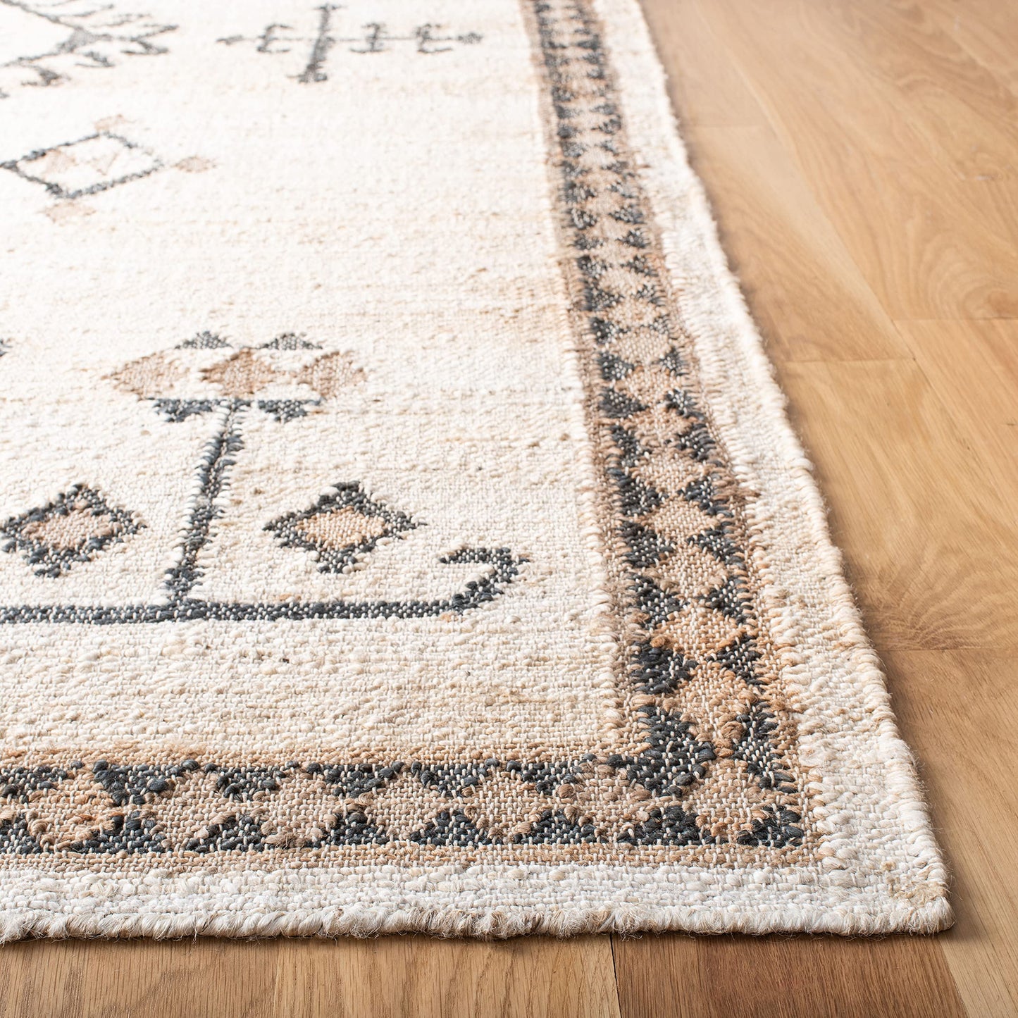 SAFAVIEH Kilim Collection Accent Rug - 2' x 3', Ivory & Black, Handmade Flat Weave Jute, Ideal for High Traffic Areas in Entryway, Living Room, Bedroom (KLM762A)