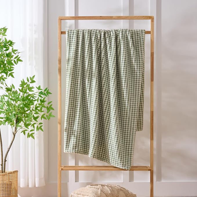 Zyrah Green and White Fleece Throws for Couch Super Soft Throw Blanket Plaid Lightweight Decorative Fuzzy Cozy Blankets for Sofa Chair Bed 40x50 Inches