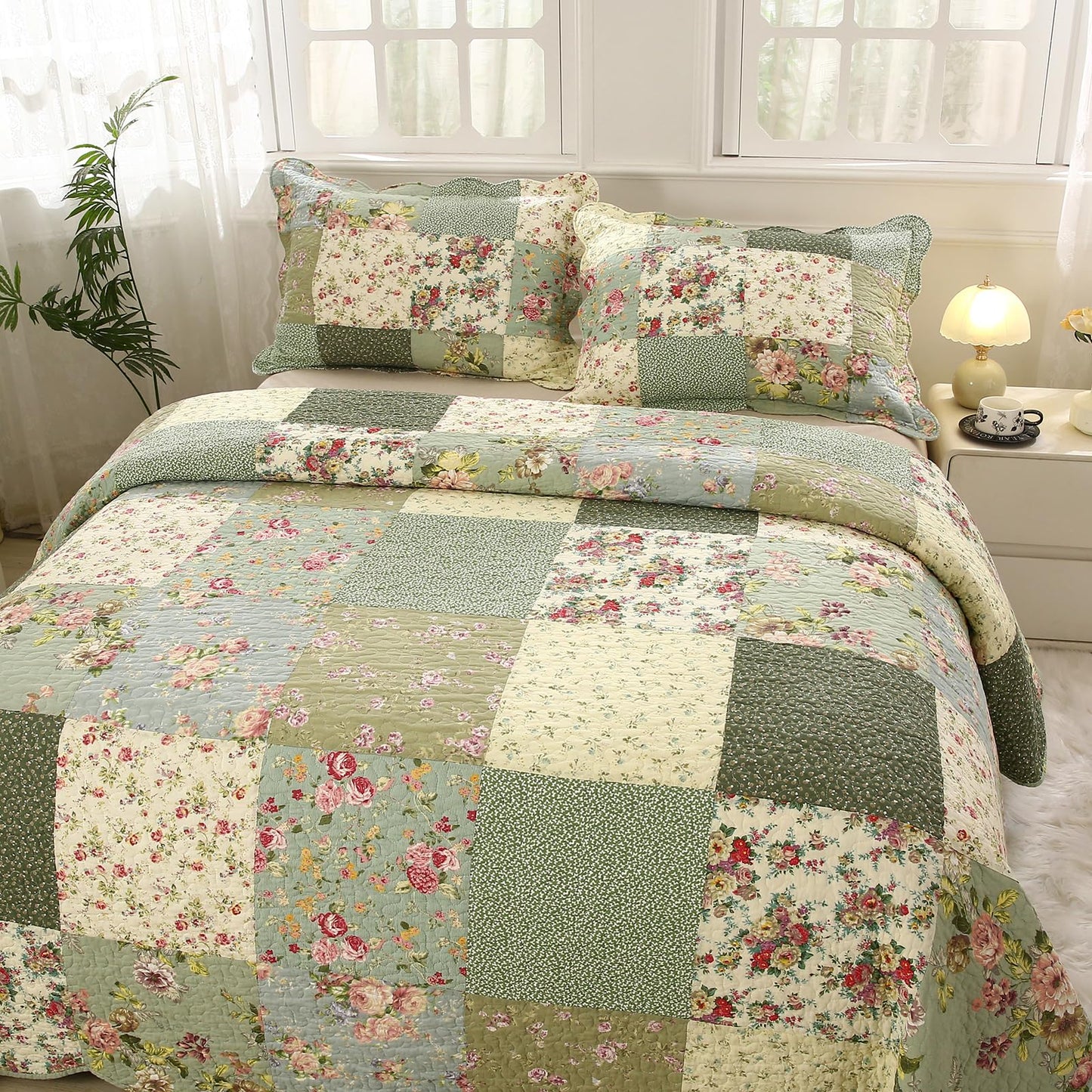 vctops Boho Patchwork Cotton Quilted Bedspread Quilt Set Queen Size 3 Pieces Soft Reversible Lightweight Coverlet Set Floral Print 1 Quilt and 2 Pillow Shams (Green D,Queen)