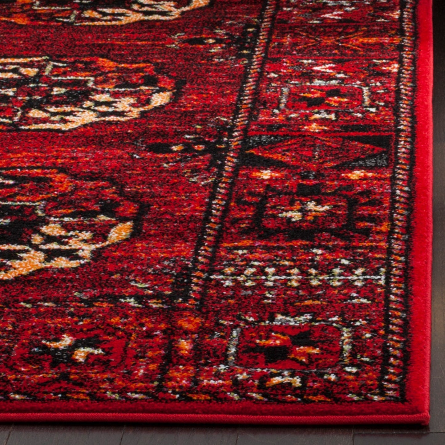 SAFAVIEH Vintage Hamadan Collection Accent Rug - 4' x 6', Red & Multi, Oriental Persian Design, Non-Shedding & Easy Care, Ideal for High Traffic Areas in Entryway, Living Room, Bedroom (VTH212A)