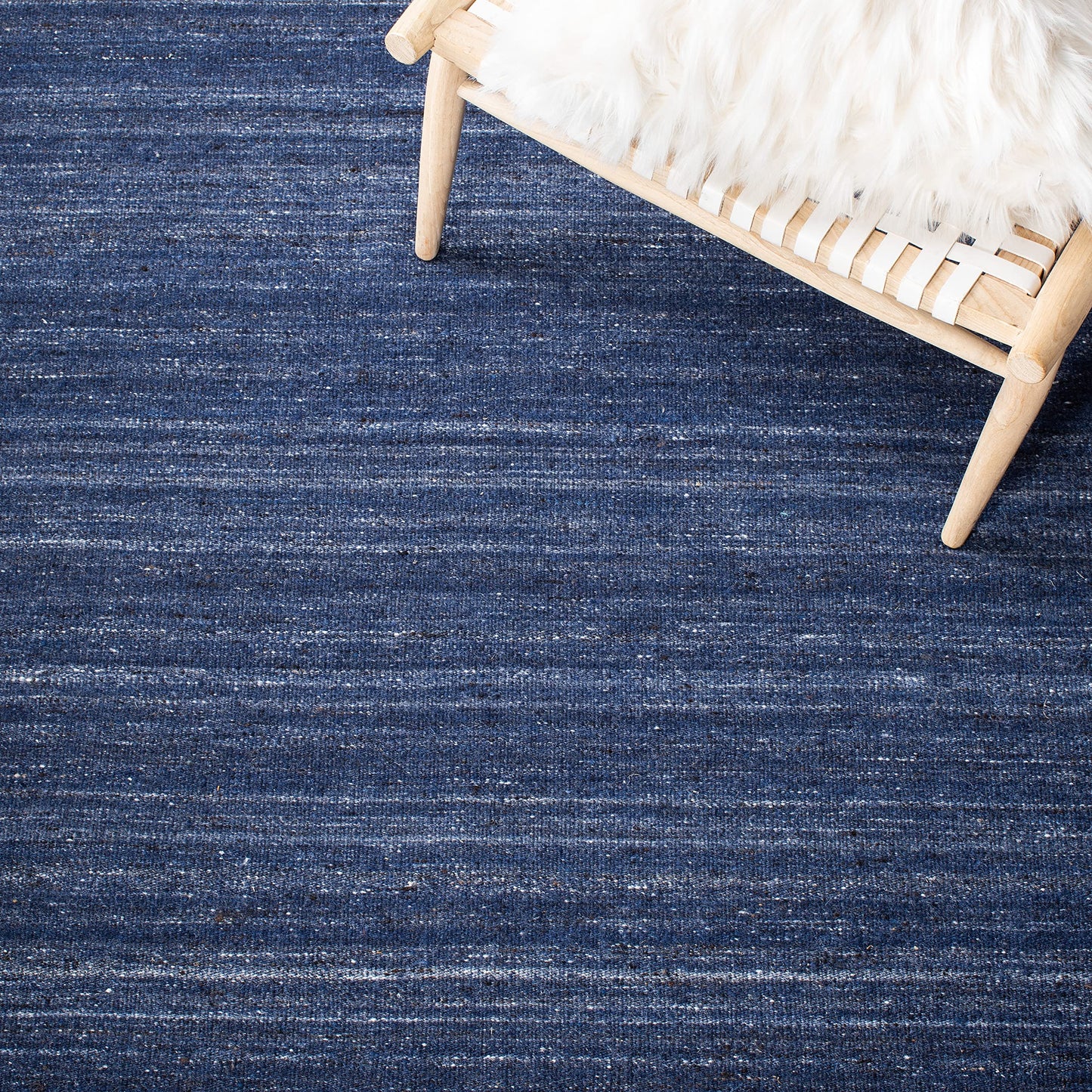 SAFAVIEH Kilim Collection Area Rug - 5' x 8', Navy & Blue, Handmade Wool, Ideal for High Traffic Areas in Living Room, Bedroom (KLM551N)