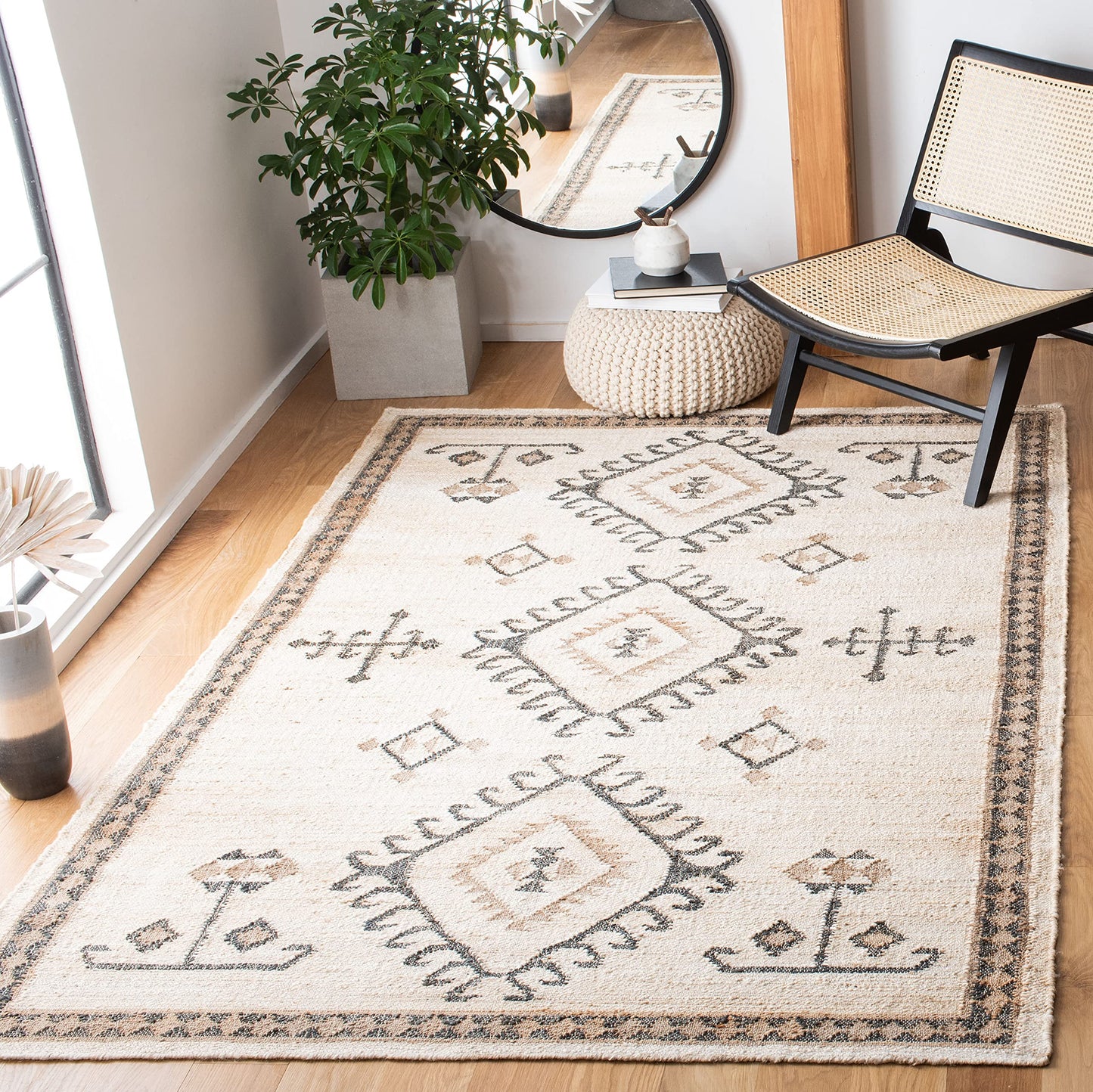 SAFAVIEH Kilim Collection Area Rug - 5' x 8', Ivory & Black, Handmade Flat Weave Jute, Ideal for High Traffic Areas in Living Room, Bedroom (KLM762A)